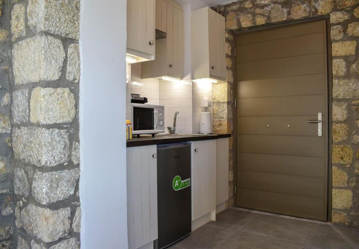 Вілла Coastal Stone Hideaway With Stunning Scenery Kitriai Екстер'єр фото
